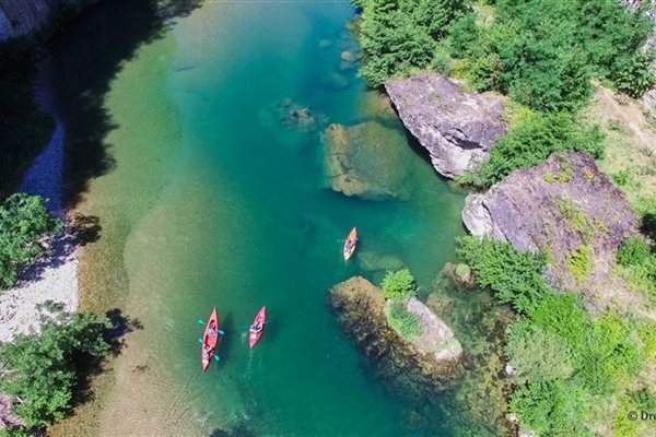 Faire du canoë-kayak entre amis : le Tarn comme terrain de jeu