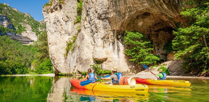 Canoeing and kayaking in the Gorges du Tarn, Canoe 2000
