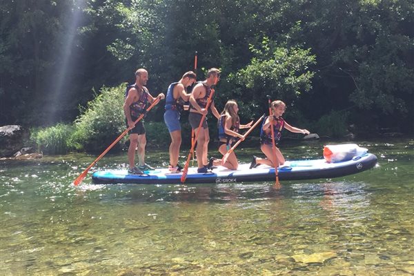 Balade en paddle géant : descendre les Gorges du Tarn de façon plus fun